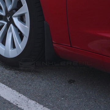 Skvettlapper foran Tesla Model 3 beskytter mot skitt og steinsprut