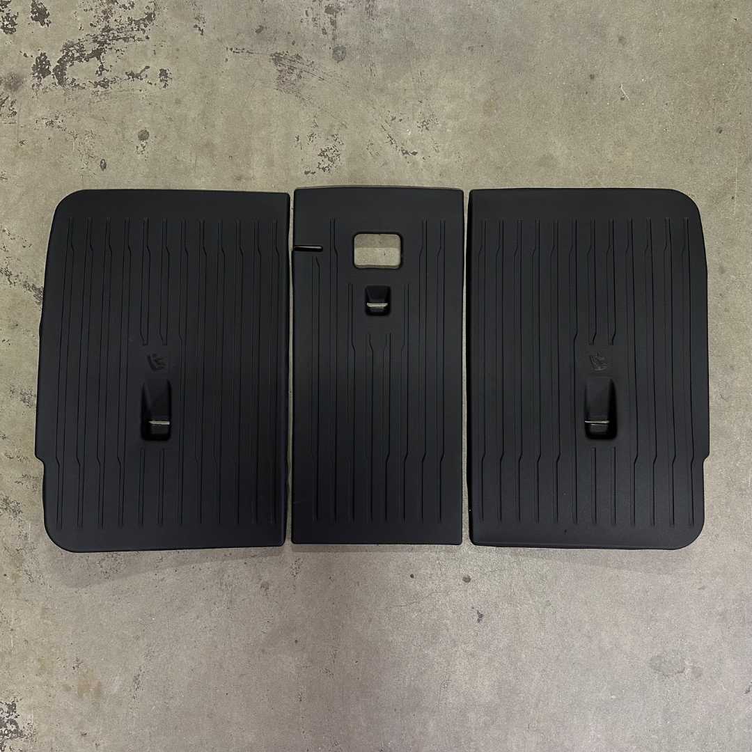 Premium matte til baksete Tesla Model Y Juniper montert