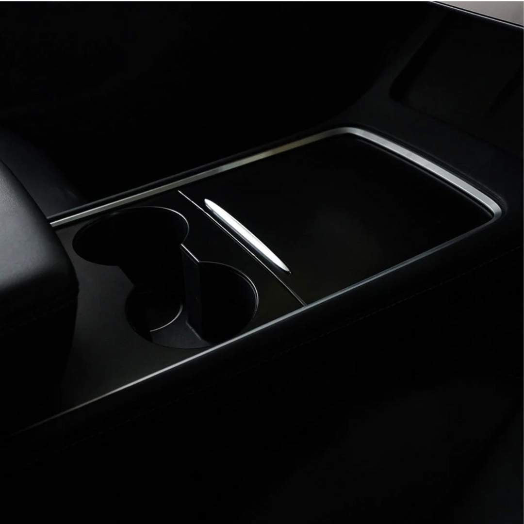 Enkel montering av folie på midtkonsoll Tesla Model 3 og Model Y