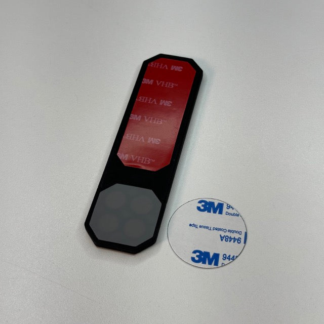 Enkel montering av mobilholder i Tesla Model 3 og Model Y