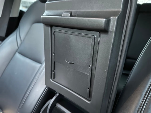 tesla model 3 og y armlene skjult oppbevaring