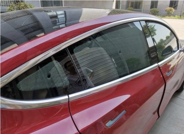 tesla model y solskjerm overnatting bil